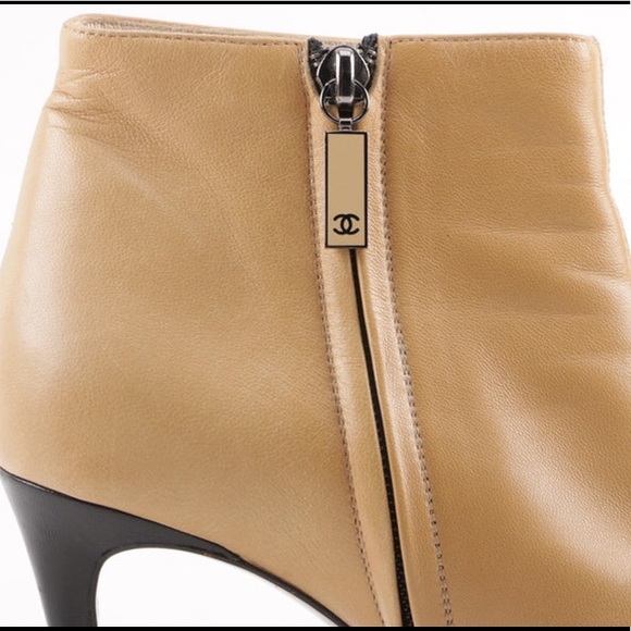 π΄ soldπ΄Chanel Two-Tone Pointed Toe Booties 38.5 - Picture 7 of 8